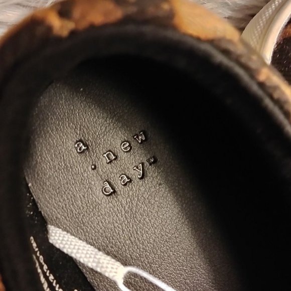 Women's Reese Memory Foam Insole Sneakers - Picture 6 of 7